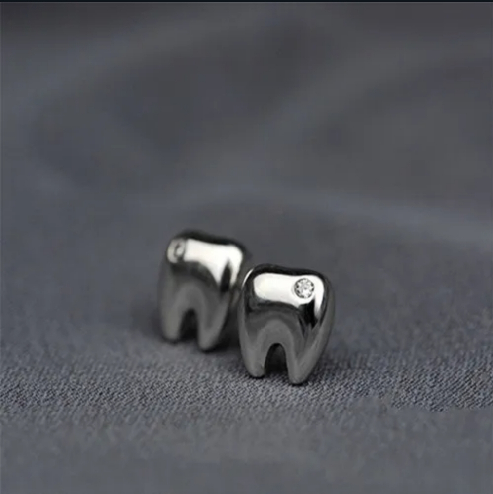 🦷🦷NEW🦷🦷ADORABLE!! 925 Sterling Silver Tooth Earrings with tiny CZ🦷🦷 - Picture 1 of 13